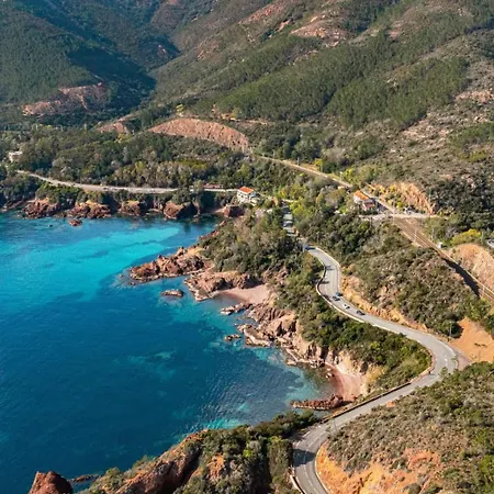 Cap Esterel Famille - Multisports- 4 Personnes En Rez De Jardin - Vue -terrasse -parking -