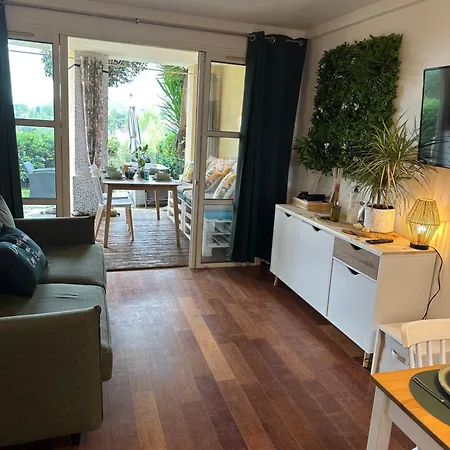Cap Esterel Famille - Multisports- 4 Personnes En Rez De Jardin - Vue -terrasse -parking - *